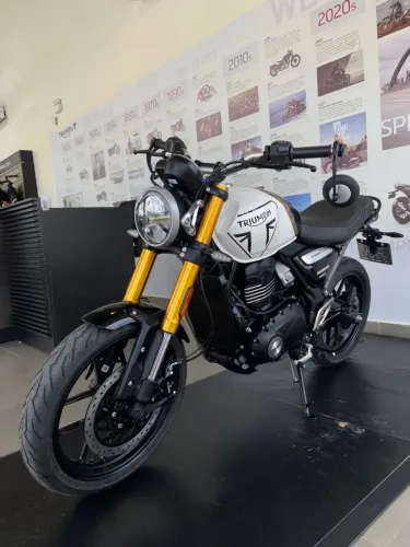 Triumph spped 400 - zero
