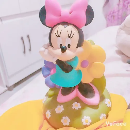 Boneca Minie cofre 