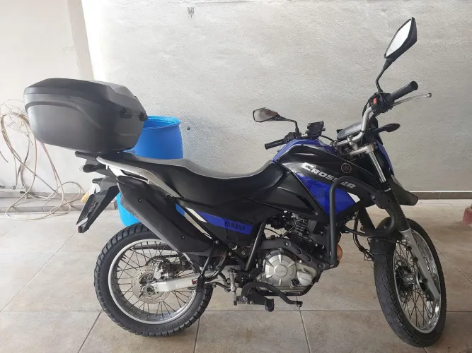 Crosser Z, segundo dono, com protetor de carenagem e bem conservada..