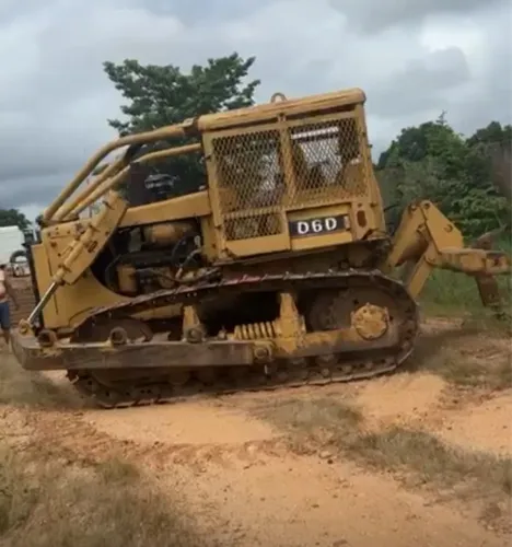 Vende - se trator de esteira D6-D