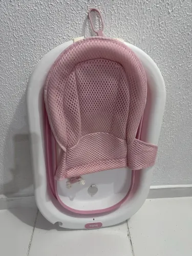 Banheira com redinha, ambos da marca BUBA 150,00