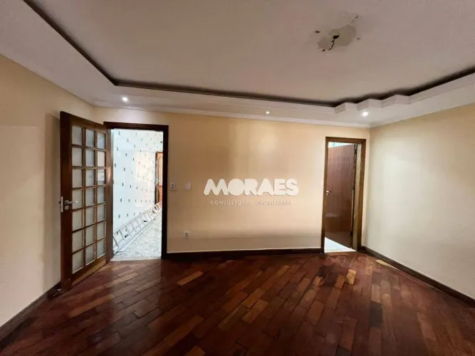 Sobrado com 3 dormitórios para alugar, 180 m² por R$ 2.600/mês - Vila Antarctica - Bauru/S