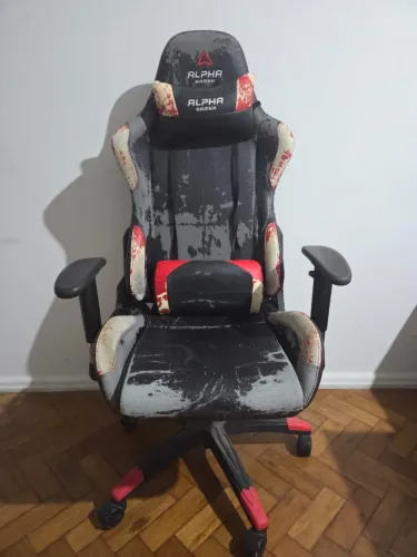 Cadeira barata Alpha Gamer Preta e Vermelha Reclinável 180° com Almofadas