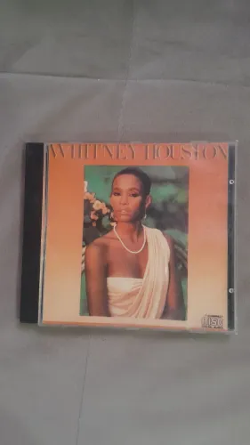 Kit com 2 CDs da inesquecível Whitney Houston.