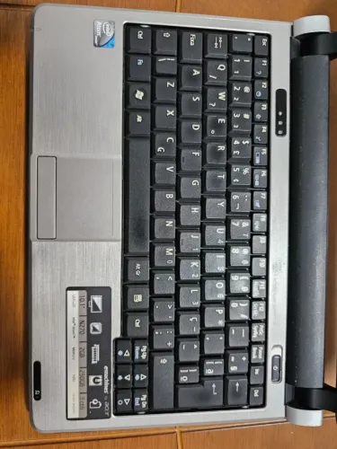 Netbook eMachines eME250 - Compacto e Portátil