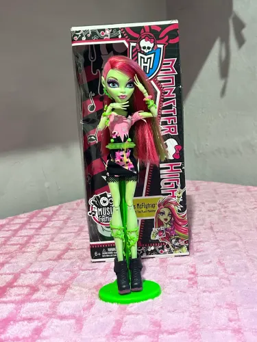 Monster high Venus McFlytrap music festival com caixa