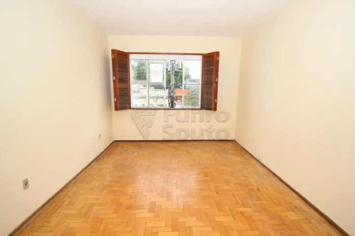 Apartamento com três dormitórios no Centro da Cidade - Apartamento no Edifício Dona Leoníd