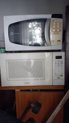 2 microondas com defeito