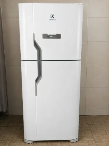 Vendo Geladeira e Ar condicionado