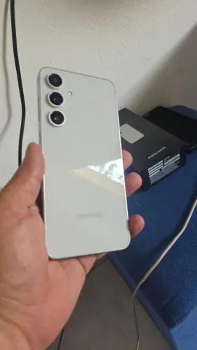 Galaxy S24 FE 128gb, 8ram, Seminovo na Caixa Completo Sem detalhe, estado de novo !
