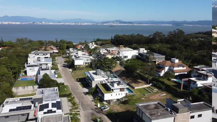 Terreno vista mar, à venda, em condomínio fechado no Cacupé, Florianópolis - SC
