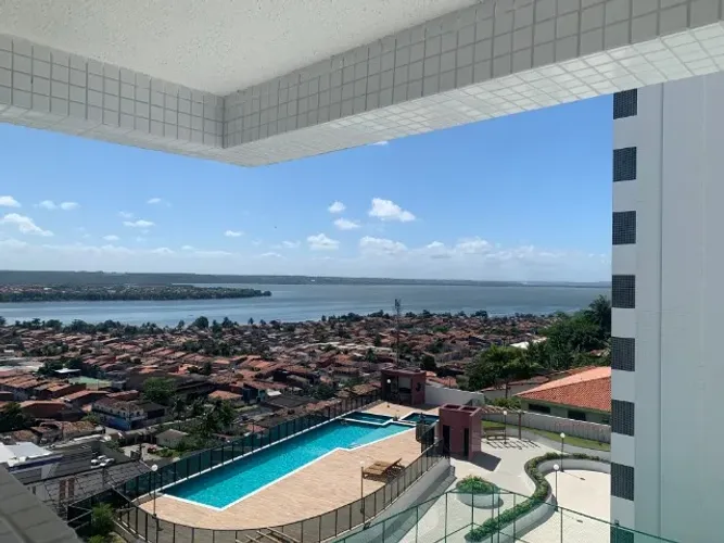 Amplo apartamento, no bairro do Farol, com 3 quartos