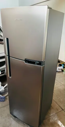 Geladeira menos de 1 ano de uso 