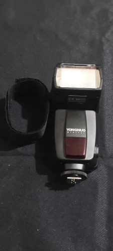 Flash Yongnuo Digital para Câmera Fotográfica com Difusor