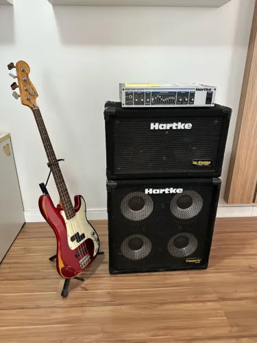 Stack Hartke HA2500 + caixas 410TP e 210XL + Squier Precision Bass