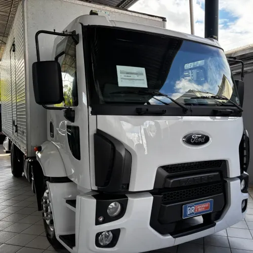 Ford Cargo 1319 2013 Baú 7,00m Extra