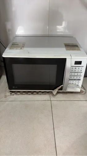 Micro-ondas LG 30L (MS3052RA) - 220V - Para Conserto ou Peças