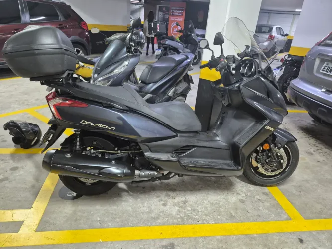 Moto impecável