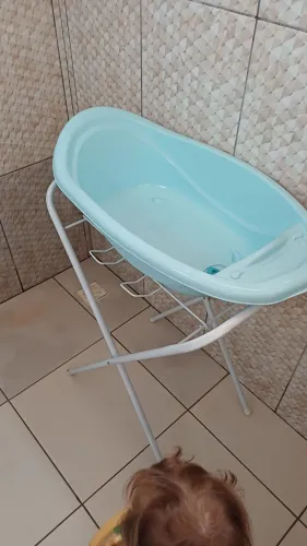 Banheira de bebê com suporte