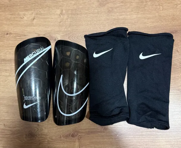 Caneleira Nike Mercurial