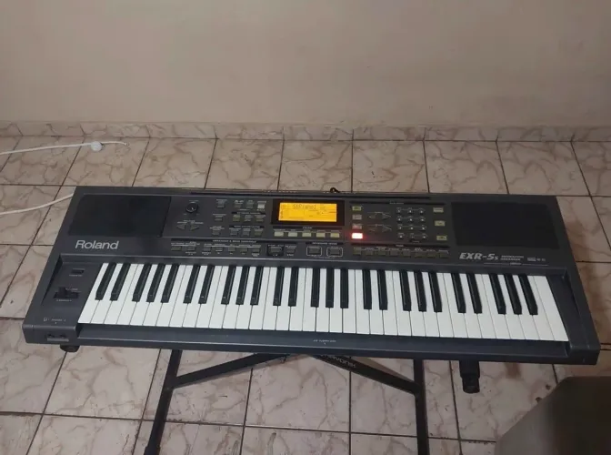 Teclado Arranjador Roland EXR-5s - bom estado!