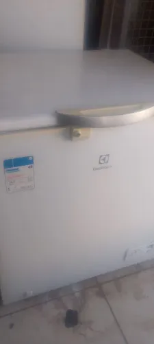 Freezer semi novo