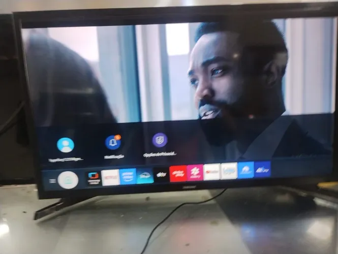Vendo TV 32 smart Samsung Wi-Fi,espelhamento Smartphones tudo funcionando e garantia