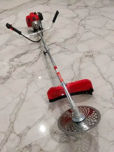 Máquina Roçadeira com Disco de Serra 52cc