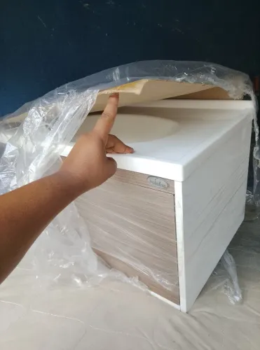 Vendo pia de banheiro já com o armarinho 320