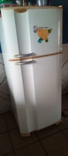 Vendo geladeira Eletrolux 