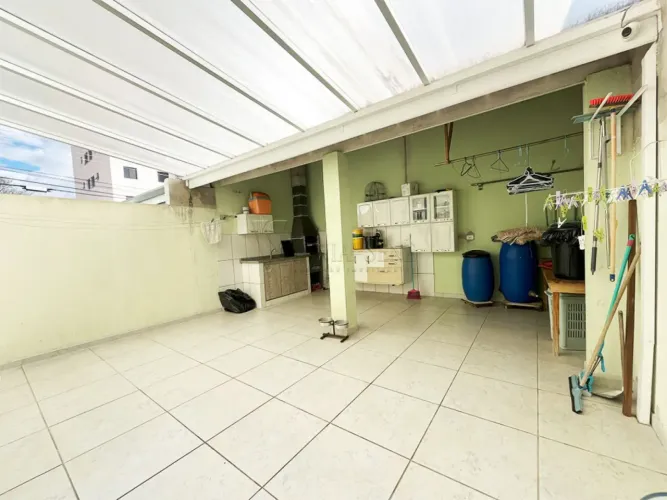 Excelente Sobrado à Venda - Conforto, Segurança e Espaço para Toda a Família!