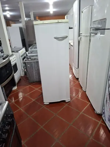 Freezer electrolux semi novo top de mais com todas as gavetas para melhor organizar a coz