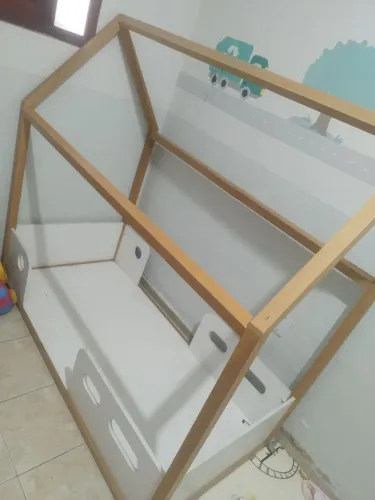 Cama montessoriana infantil