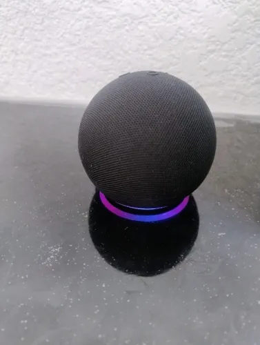 Caixa de Som Bluetooth Estilo Alexa LED RGB + Bateria Boa