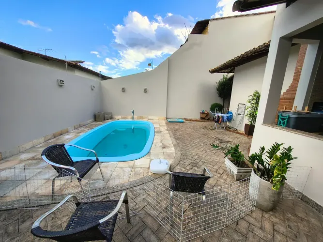 Casa Idependente Com Piscina e Planejados no Bairro Grã Duquesa