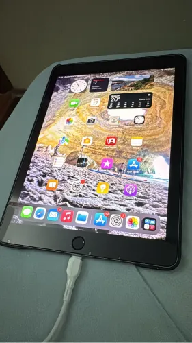  ipad a1673 256 wifi 9,7pol + carregador original + cabo paralelo