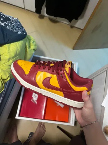 Nike dunk low midas gold
