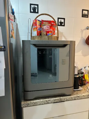 Vendo Lava-Louças Electrolux 8 Serviços, modelo LE08S, na cor cinza.
