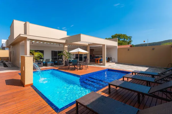 OPORTUNIDADE DE INVESTIMENTO EM PIRENÓPOLIS  CASA ITÁLIA