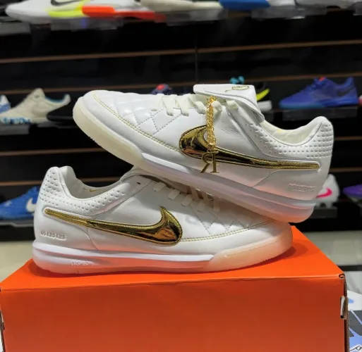 Nike tiempo R10 futsal