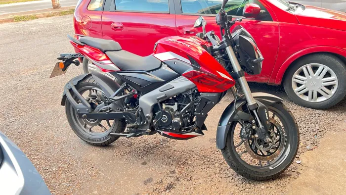 Bajaj Dominar 160 - Moto de Garagem, Visual Arrasador e ABS!