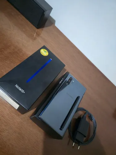 Note 10 + muito conservado, acompanha caixa , carregador