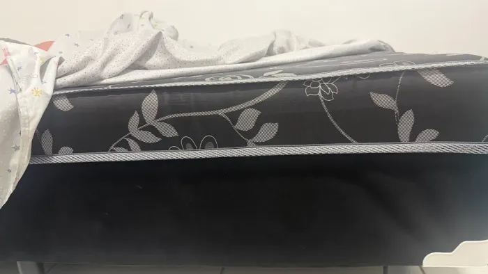 Vendo cama de solteiro nunca usada !