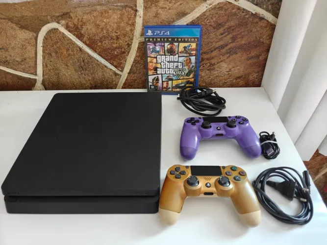 PS4 Slim 1Tb dois controles e GTA V mídia física