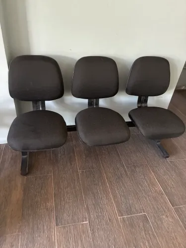 Vende se por 150 reais cadeira para recepção 