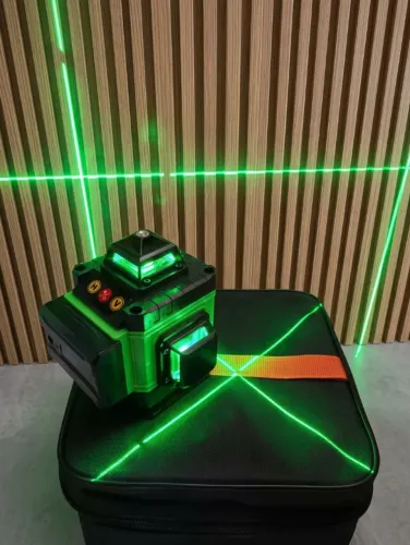Nível Laser Verde 8 Linhas Profissional com 2 Baterias + Brinde
