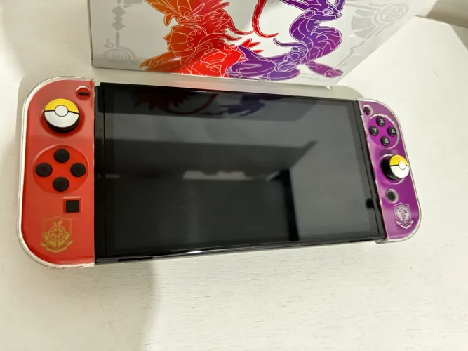 Nintendo Switch OLED versão Pokémon Scarlet and Violet