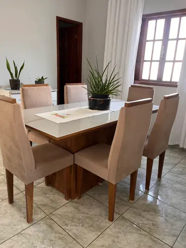 Mesa e sofá usados