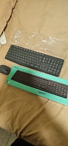 Kit teclado e mouse Bluetooth Logitech MK235