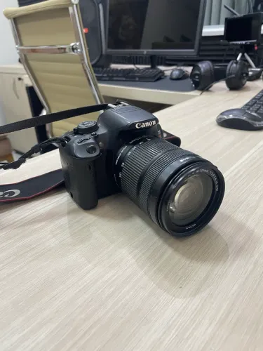Canon EOS Rebel T5i + Lente 18-135mm IS STM